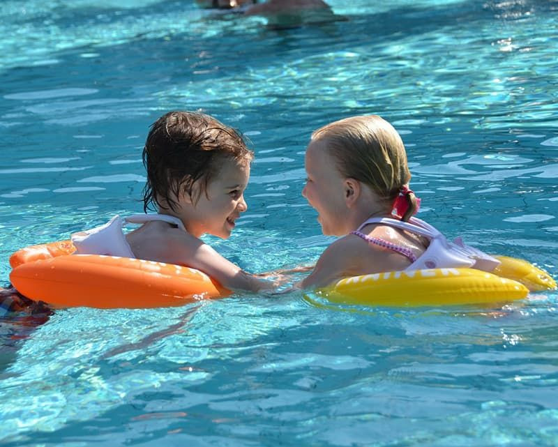 Веселое и безопасное обучение плаванию детей до 8 лет