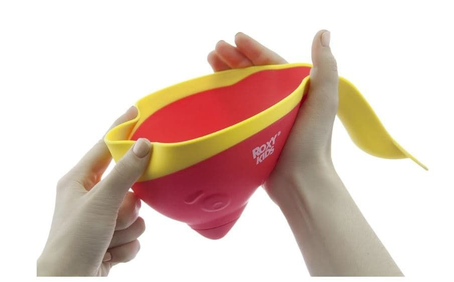 Bucket for washing the head Flipper with a watering can coral